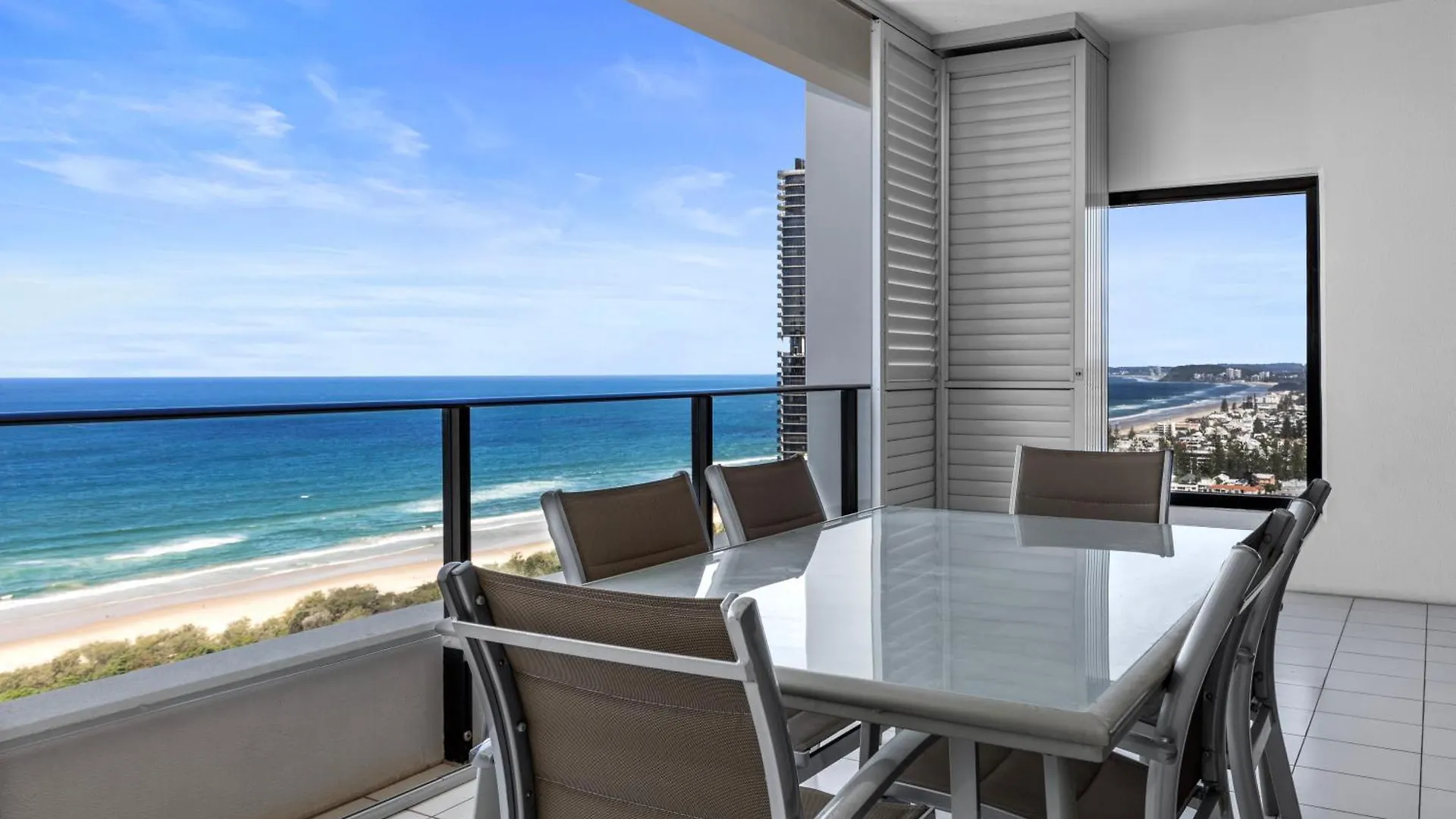 Ultra Broadbeach Gold Coast 4*,