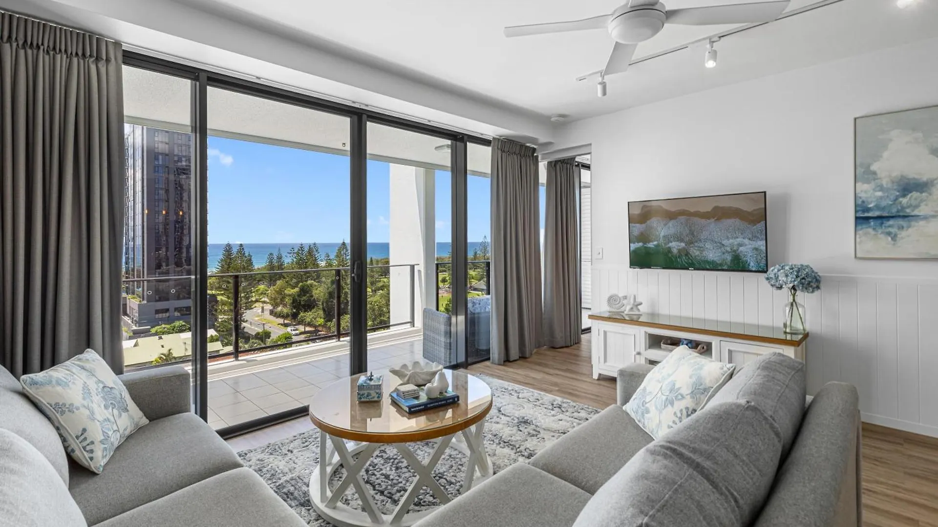 Ultra Broadbeach Gold Coast 4*,  Australia